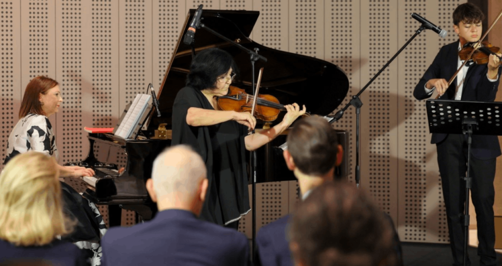 Mozart'ın Costa kemanı İstanbul'da